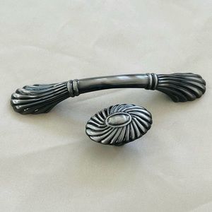 Century Hardware Cabinet Knob and Pull - Orchid